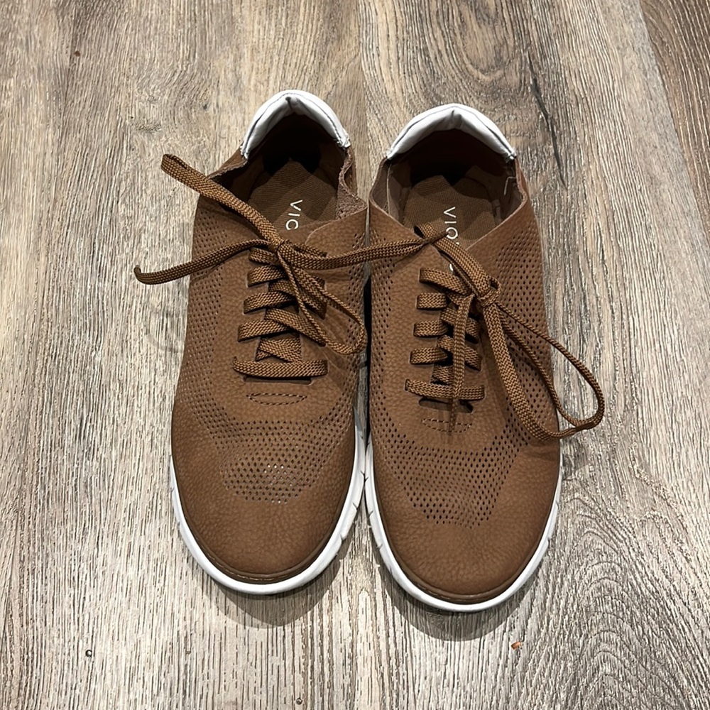 Men’s Vionic Brown Lace Up Shoes - pristine condition